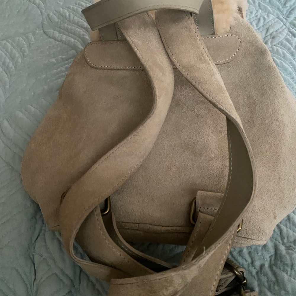 UGG backpack. (Small) - Picture 4 of 8